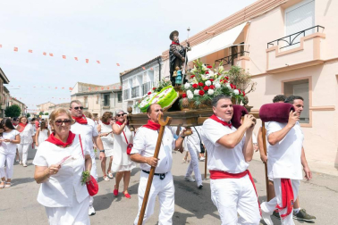 Cabanillas celebra su día grande de las fiestas con una procesión en honor a San Roque