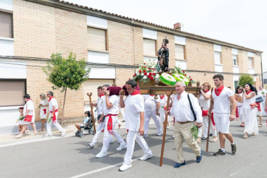 Cabanillas celebra su día grande de las fiestas con una procesión en honor a San Roque