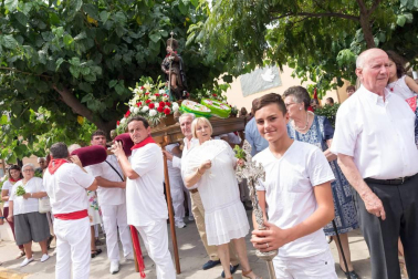 Cabanillas celebra su día grande de las fiestas con una procesión en honor a San Roque