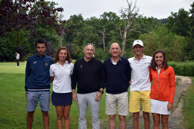 El jueves 9 de agosto tuvo lugar en el Club de Golf Ulzama el Campeonato Navarro de Golf Sub 21 donde tomaron parte en torno a 70 golfistas divididos en cinco edades: benjamín, alevín, infantil, cadete y junior. Lo más destacado de la jornada fueron las tarjetas entregadas por Pablo y Elena Hualde con 2 bajo par para él y 1 bajo par para ella, siendo las más bajas de la jornada. También hubo mucha emoción en la categoría alevín, con Lucía Núñez y María Velilla llegando al play off final en el que María se hizo con el triunfo.
