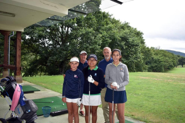 El jueves 9 de agosto tuvo lugar en el Club de Golf Ulzama el Campeonato Navarro de Golf Sub 21 donde tomaron parte en torno a 70 golfistas divididos en cinco edades: benjamín, alevín, infantil, cadete y junior. Lo más destacado de la jornada fueron las tarjetas entregadas por Pablo y Elena Hualde con 2 bajo par para él y 1 bajo par para ella, siendo las más bajas de la jornada. También hubo mucha emoción en la categoría alevín, con Lucía Núñez y María Velilla llegando al play off final en el que María se hizo con el triunfo.