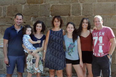 Olite celebró el 25 aniversario de sus fiestas medievales del 8 al 12 de agosto. La programación combinó tanto eventos culturales -como conferencias, mesas redondas o visitas guiadas- con actividades lúdicas y de calle. La cámara de ¡Click! se acercó el domingo para disfrutar del mercado de antaño, el Desfile del Cortejo Real y Danzas en honor de sus Majestades o las partidas de ajedrez, que tuvieron como escenario el atrio de Santa María.