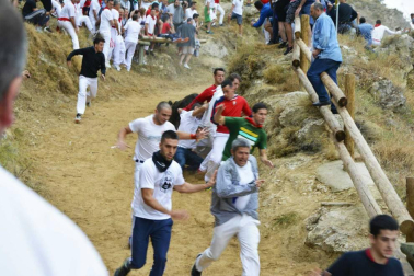 Quinto encierro del Pilón de fiestas de Falces 2018, 16 de agosto con la ganadería Adrián Domínguez, de Funes