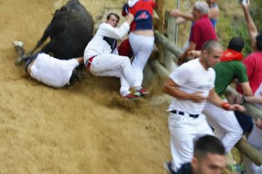 Quinto encierro del Pilón de fiestas de Falces 2018, 16 de agosto con la ganadería Adrián Domínguez, de Funes