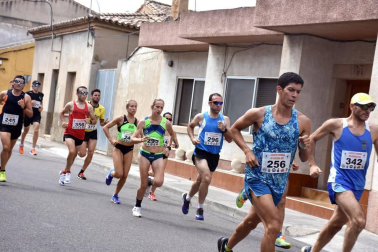 Bajo el patrocinio del Ayuntamiento de Buñuel y con la colaboración de Bardenas Reales, el domingo 12 de agosto se celebró el XVI Certamen de Jotas infantil y Juvenil, con participantes solistas y dúos. Finalmente, ante la amenaza de tormentas, el certamen tuvo lugar en la Casa de Cultura, y no en la plaza San José de Calasanz. Los jóvenes joteros compitieron con entusiasmo y dejaron buena muestra de sus espléndidas voces.