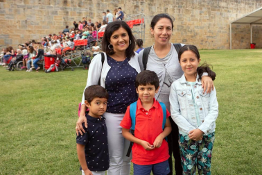 El jueves 9 de agosto, dentro de la programación del Festival de las murallas de Pamplona, las familias pudieron escuchar una sesión de música para todos los públicos de la mano de DJ Mom. Las melodías pop, dance y funk se fundieron con música de las décadas de los 70 a los 90 permitiendo a mayores y pequeños disfrutar de la cita.