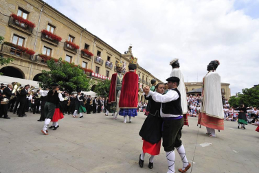 Fotos del tercer día de las fiestas de Tafalla y segundo encierro (16 de agosto de 2018)