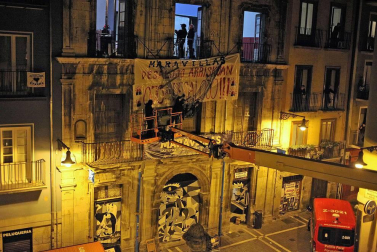 Desalojo del gaztetxe Maravillas, en el Palacio Marqués de Rozalejo, en Pamplona.