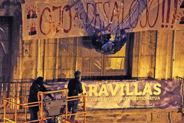 Desalojo del gaztetxe Maravillas, en el Palacio Marqués de Rozalejo, en Pamplona.