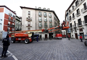 Desalojo del gaztetxe Maravillas, en el Palacio Marqués de Rozalejo, en Pamplona.