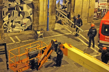 Desalojo del gaztetxe Maravillas, en el Palacio Marqués de Rozalejo, en Pamplona.