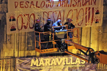 Desalojo del gaztetxe Maravillas, en el Palacio Marqués de Rozalejo, en Pamplona.