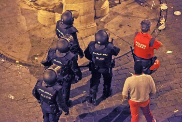 Desalojo del gaztetxe Maravillas, en el Palacio Marqués de Rozalejo, en Pamplona.