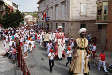 Procesión en honor a San Ireneo en el segundo día de las fiestas de Valtierra
