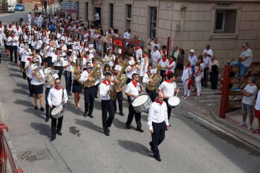 Procesión en honor a San Ireneo en el segundo día de las fiestas de Valtierra