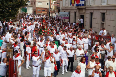 Procesión en honor a San Ireneo en el segundo día de las fiestas de Valtierra