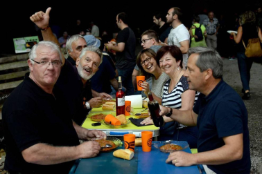 Imágenes del tradicional zikiro jate en Zugarramurdi, banquete que reunió a más de 800 comensales