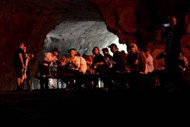 Imágenes del tradicional zikiro jate en Zugarramurdi, banquete que reunió a más de 800 comensales