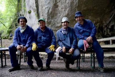 Imágenes del tradicional zikiro jate en Zugarramurdi, banquete que reunió a más de 800 comensales