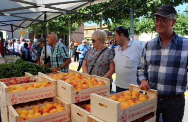 Sartaguda impulsó este miércoles uno de sus productos estrella, el melocotón.