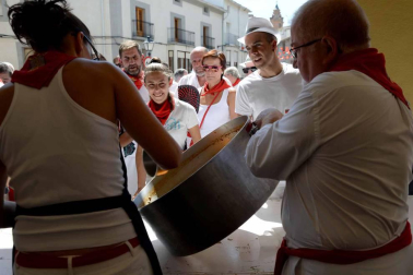 Imágenes de las fiestas de Lerín, principalmente de la pochada y de la comida popular.