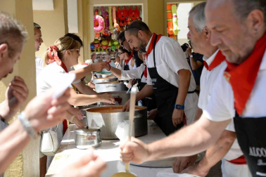 Imágenes de las fiestas de Lerín, principalmente de la pochada y de la comida popular.