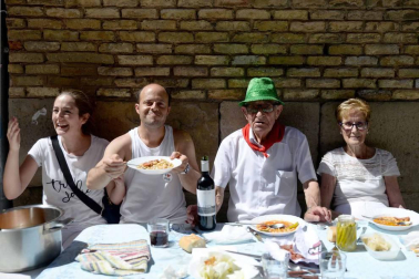 Imágenes de las fiestas de Lerín, principalmente de la pochada y de la comida popular.