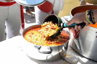 Imágenes de las fiestas de Lerín, principalmente de la pochada y de la comida popular.