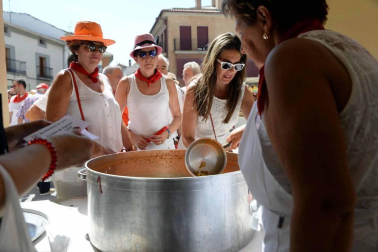 Imágenes de las fiestas de Lerín, principalmente de la pochada y de la comida popular.