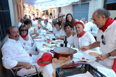 Imágenes de las fiestas de Lerín, principalmente de la pochada y de la comida popular.