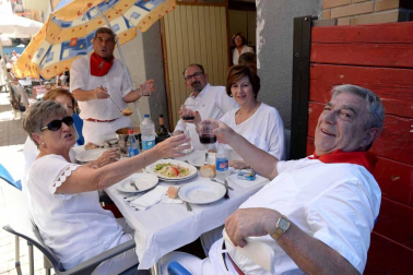 Imágenes de las fiestas de Lerín, principalmente de la pochada y de la comida popular.