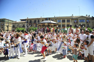 Tafalla finaliza sus fiestas con en último encierro de toros, la despedida de los gigantes, cantos por las calles y un correfoc focarrada