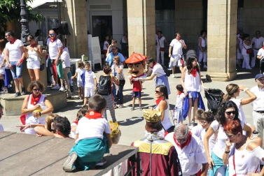 Tafalla finaliza sus fiestas con en último encierro de toros, la despedida de los gigantes, cantos por las calles y un correfoc focarrada