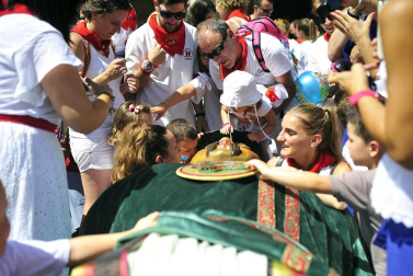 Tafalla finaliza sus fiestas con en último encierro de toros, la despedida de los gigantes, cantos por las calles y un correfoc focarrada