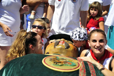 Tafalla finaliza sus fiestas con en último encierro de toros, la despedida de los gigantes, cantos por las calles y un correfoc focarrada