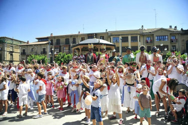 Tafalla finaliza sus fiestas con en último encierro de toros, la despedida de los gigantes, cantos por las calles y un correfoc focarrada