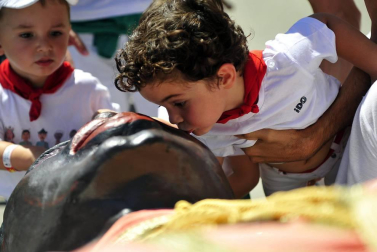 Tafalla finaliza sus fiestas con en último encierro de toros, la despedida de los gigantes, cantos por las calles y un correfoc focarrada