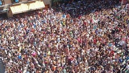 Amaia, en directo desde el balcón del Ayuntamiento