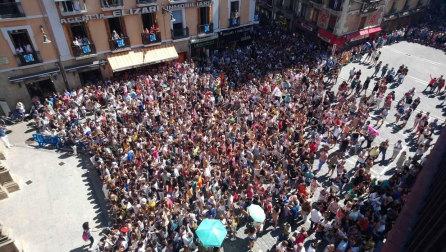 La actuación de Amaia en el balcón del Ayuntamiento, en directo en Diario de Navarra
