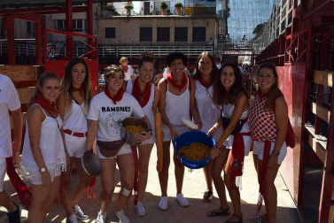 Despedida de los gigantes y paellada en el último día de las fiestas de Murchante