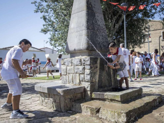 Imágenes del cohete de fiestas de Figarol 2018