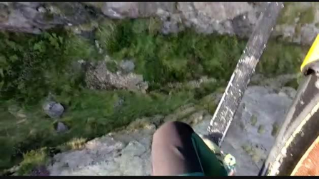 El GREIM rescata en helicóptero a dos jóvenes en la ladera de las peñas de Aya, en Lesaka