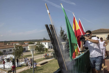 Imágenes del cohete de las fiestas de Rada 2018