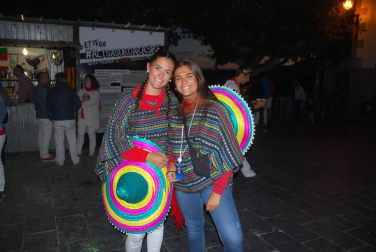 Los vecinos de Aibar han disfrutado de sus fiestas grandes del 15 y el 20 de agosto. Uno de los días más esperados fue el dedicado a las cuadrillas, cuya celebración coincidió con el ecuador de los festejos. Una jornada divertida en la que los disfraces fueron los grandes protagonistas, junto a las celebraciones gastronómicas.