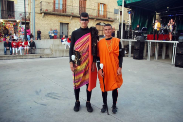 Los vecinos de Aibar han disfrutado de sus fiestas grandes del 15 y el 20 de agosto. Uno de los días más esperados fue el dedicado a las cuadrillas, cuya celebración coincidió con el ecuador de los festejos. Una jornada divertida en la que los disfraces fueron los grandes protagonistas, junto a las celebraciones gastronómicas.