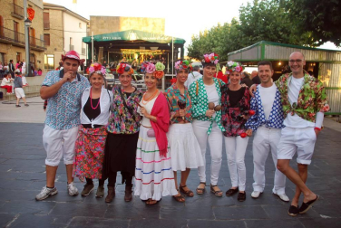 Los vecinos de Aibar han disfrutado de sus fiestas grandes del 15 y el 20 de agosto. Uno de los días más esperados fue el dedicado a las cuadrillas, cuya celebración coincidió con el ecuador de los festejos. Una jornada divertida en la que los disfraces fueron los grandes protagonistas, junto a las celebraciones gastronómicas.