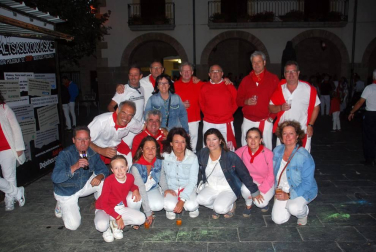 Los vecinos de Aibar han disfrutado de sus fiestas grandes del 15 y el 20 de agosto. Uno de los días más esperados fue el dedicado a las cuadrillas, cuya celebración coincidió con el ecuador de los festejos. Una jornada divertida en la que los disfraces fueron los grandes protagonistas, junto a las celebraciones gastronómicas.