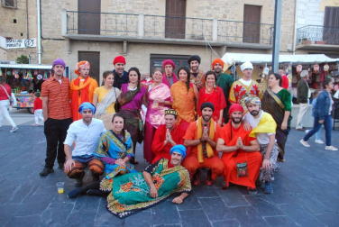 Los vecinos de Aibar han disfrutado de sus fiestas grandes del 15 y el 20 de agosto. Uno de los días más esperados fue el dedicado a las cuadrillas, cuya celebración coincidió con el ecuador de los festejos. Una jornada divertida en la que los disfraces fueron los grandes protagonistas, junto a las celebraciones gastronómicas.