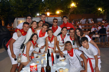 Los vecinos de Monteagudo celebraron sus fiestas en honor a San Roque del 14 al 20 de agosto. La cámara de ¡Click! se acercó en el arranque festivo para compartir con los vecinos la degustación de ternera que contó con la animación de la Charanga “Los Cachorros”.