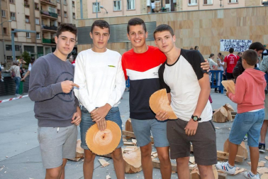 Dentro del extenso programa de actividades organizado con motivo de las fiestas de Burlada, la tarde del sábado 18 de agosto fue el turno del herri kirolak. Los más jóvenes de la localidad disfrutaron de estos deportes en una animada competición por equipos organizada desde el espacio festivo de 12 a 17 años de Ermitaberri.